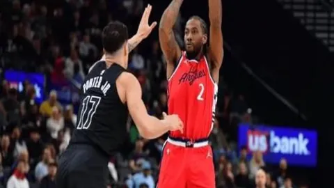 国足世预赛客场逆转胜巴林，连续两捷人民日报客户端播报