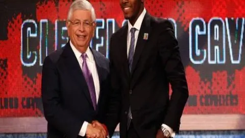 伯明翰新球场设计引争议：迪尼直言其弊，烟囱造型受质疑，似废弃电厂遗址！